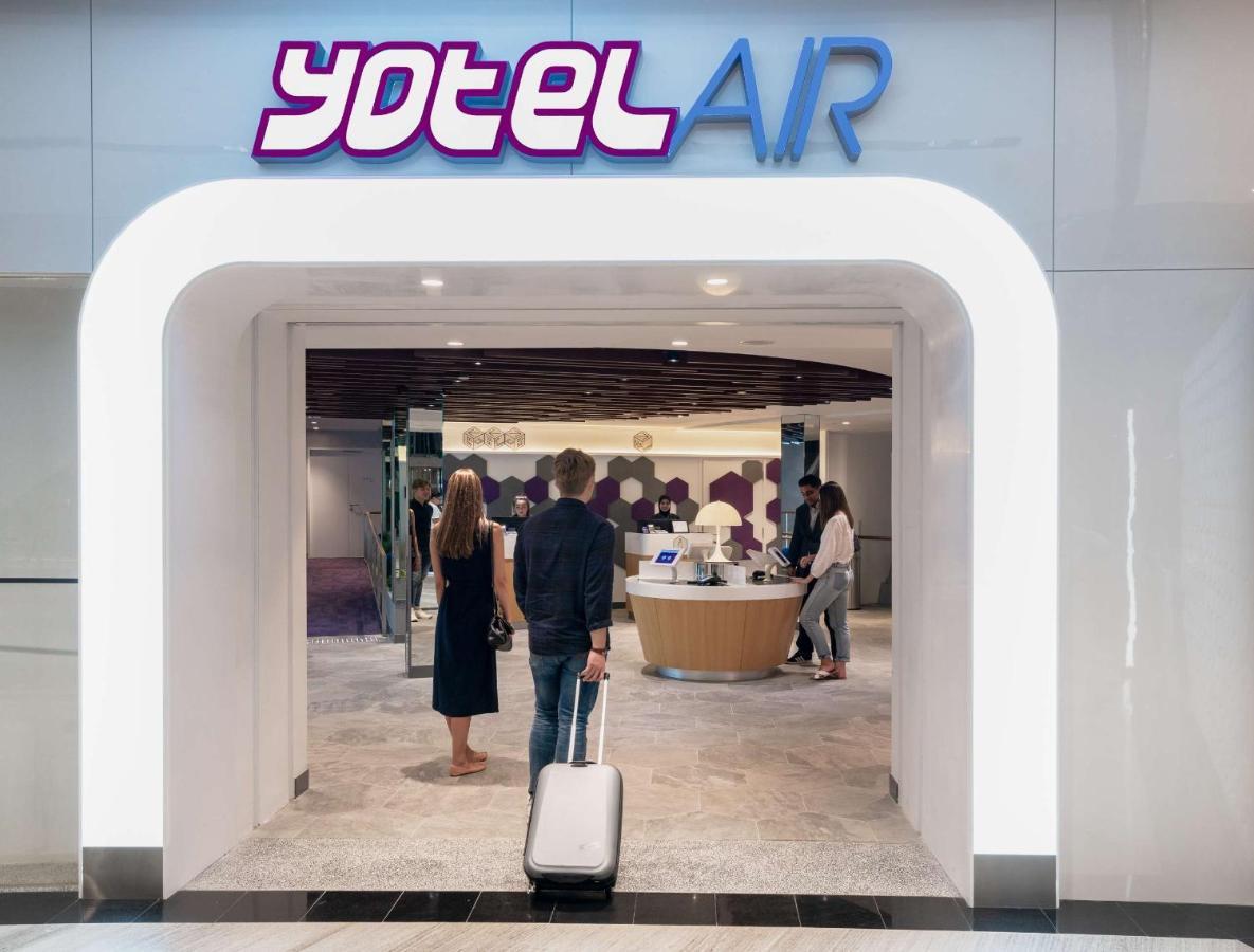 Yotelair Singapore Changi Airport Landside Exterior foto